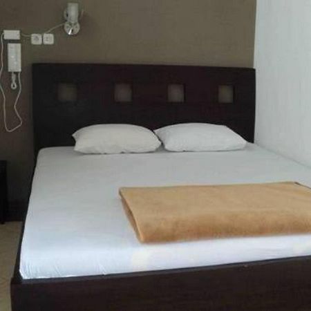 Hotel Nirwana Situbondo Redpartner 반유안젯 외부 사진
