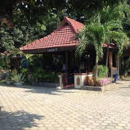 Hotel Nirwana Situbondo Redpartner 반유안젯 외부 사진
