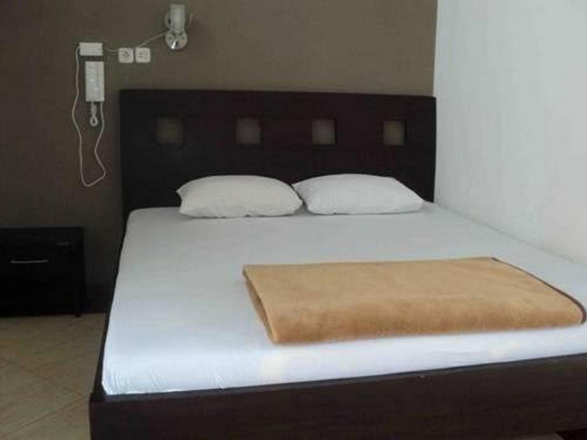 Hotel Nirwana Situbondo Redpartner 반유안젯 외부 사진