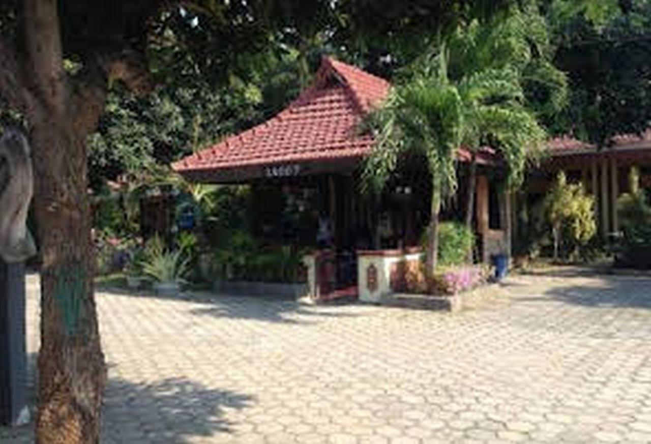 Hotel Nirwana Situbondo Redpartner 반유안젯 외부 사진